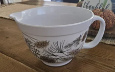 New Stonewall Kitchen Melamine 2 Qt. Mixing Batter Bowl w/ Spout White Pinecones
