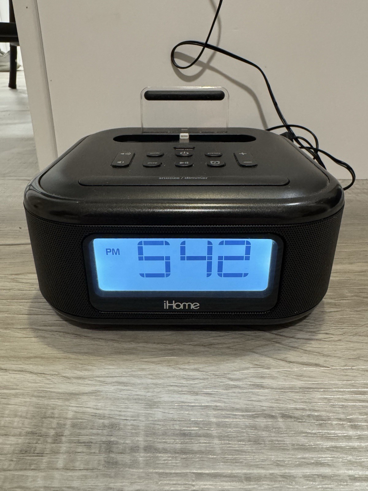 iHome iPL23 Black Digital Clock with Docking Station (lightning connection)