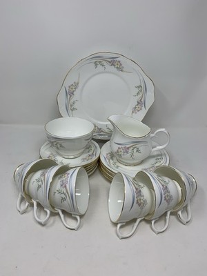 Vintage Duchess Richmond'' Bone China 21-teiliges Teeservice [b.DQ]