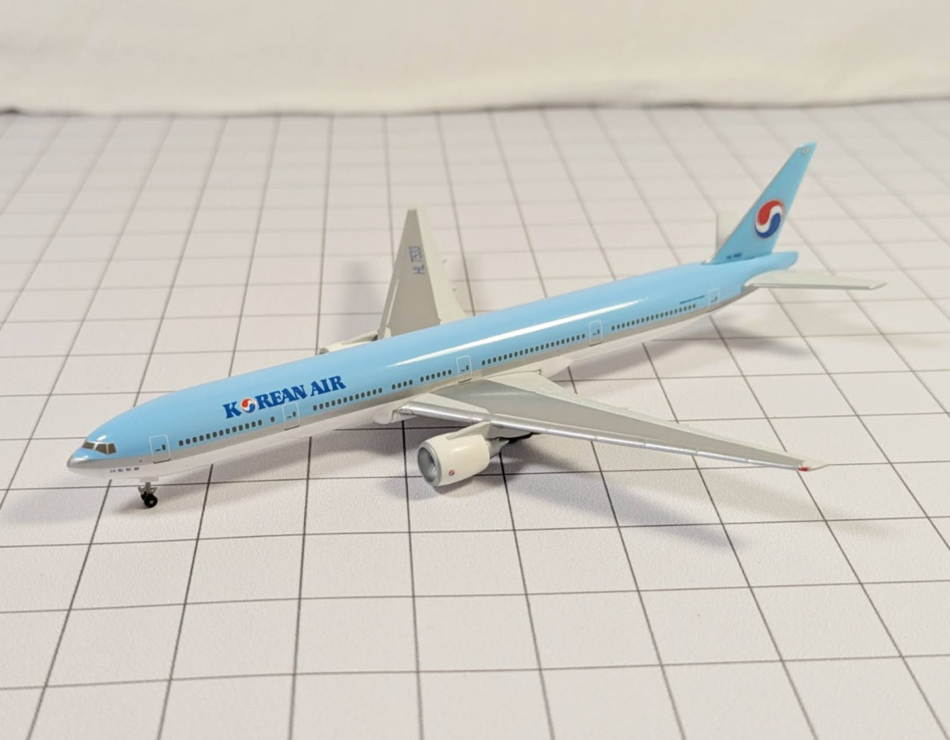 KOREAN AIR Boeing 777-300 Aircraft Model 1:500 Scale Herpa HL7533