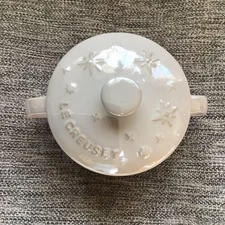 Le Creuset soup pot Pearlized White Stoneware Durable Cooking Kitchen Tableware