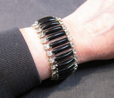 Beautiful vintage clear rhinestone & black plastic panels bracelet 7''