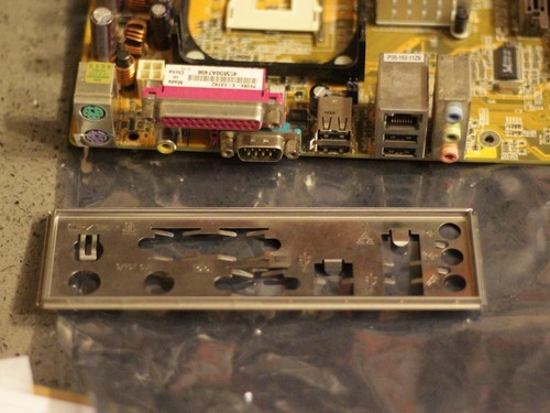 Placa madre ASUS P4V8X-X 1.03 Socket 478 AGP PCI IDE SATA FDD audio - Imagen 6 de 9