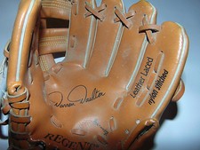 T-Ball Baseball Glove Right Handed Leather Regnet PHILLIES Darren Daulton 03115
