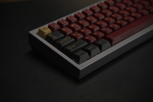 Custom 65% Mechanical Keyboard (Japanese Keycaps, Poppy and Creamy) READ DESC! - Picture 10 of 22