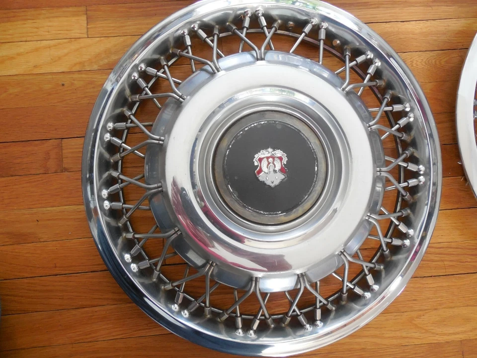 4, Oldsmobile Toronado 1986 1987 15" OEM radios de cable tapacubos cubierta de rueda con 3 centavos Foto 2 de 4