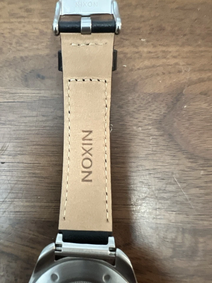 Reloj Nixon Mujer Bullet 38mm Cuero Plateado Negro Talla Única Necesita Batería Foto 3 de 4