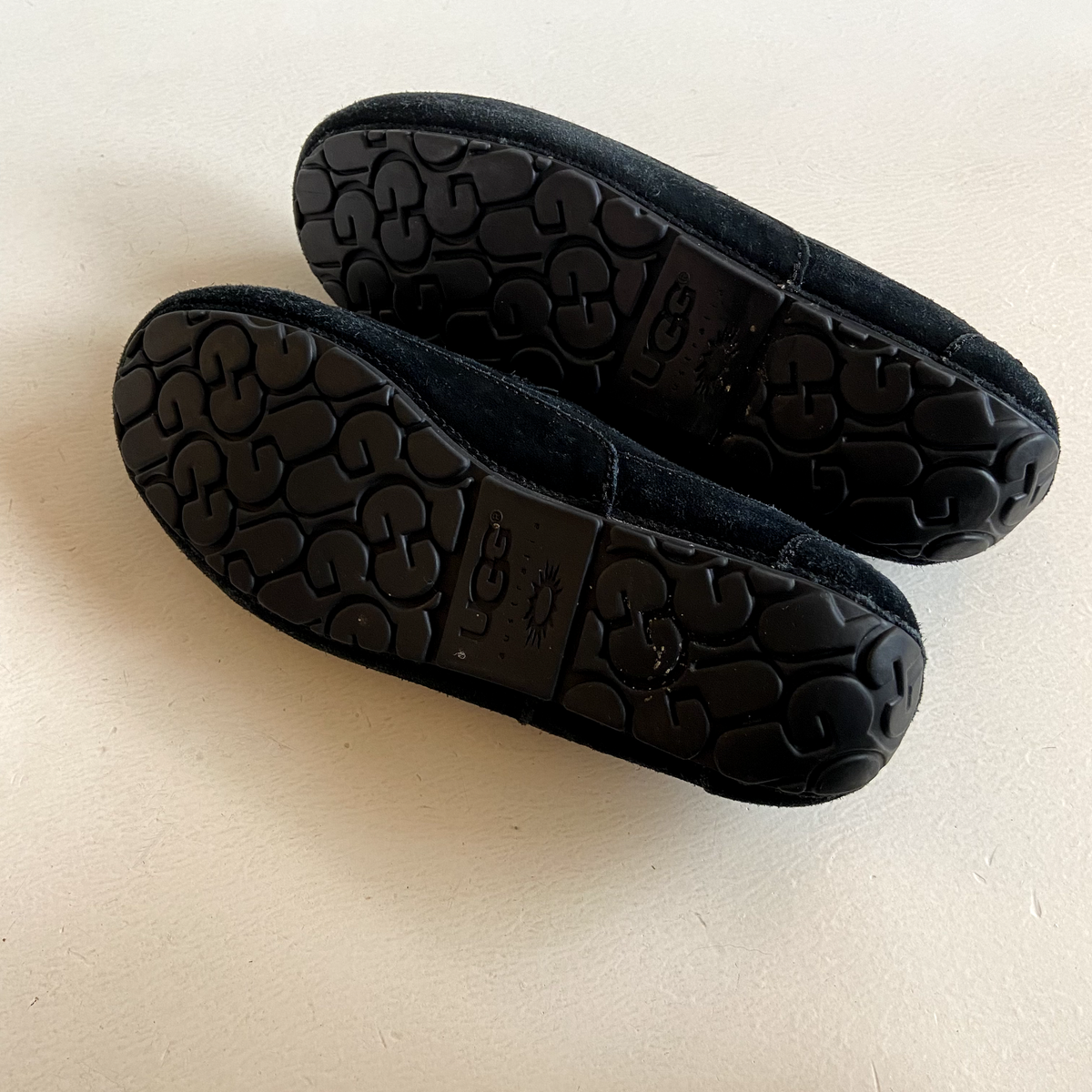 UGG Australia Euclid Slip on Shoes Mens Size 9.5 EUR 42.5 Black Leather Loafers UGG Shoes Mens Sz 9 EU 42 Black Suede Alder Slip On Loafer  main image 4