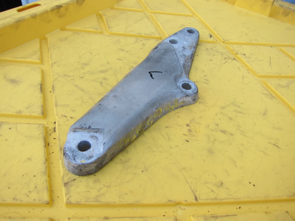 1982 Suzuki GS1100 GL OEM SUPORTE DE APOIO PARA OS PÉS DIANTEIRO ESQUERDO - Imagem 3 de 4