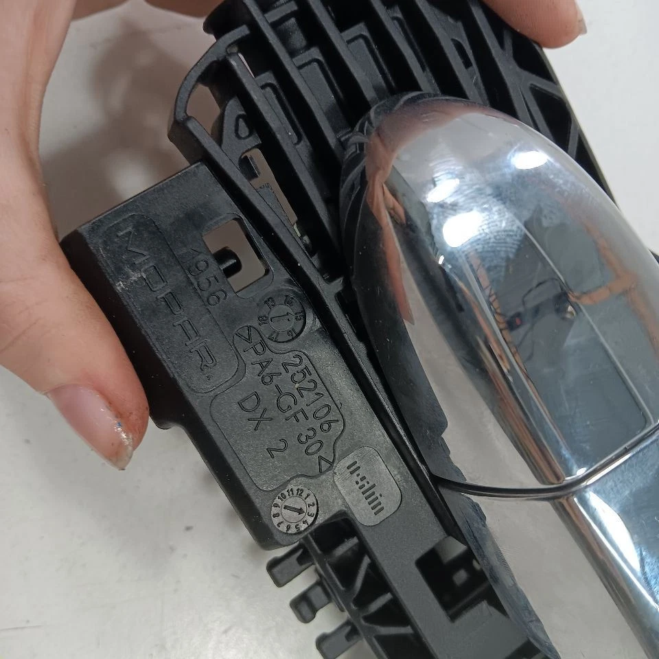 Manija de puerta trasera derecha pasajero exterior 4 puertas modelo X compatible con FIAT 500 16-17 Foto 2 de 4