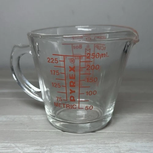 Pyrex Measuring Cup 508  1 Cup Red Lettering Closed D Handle USA Vintage