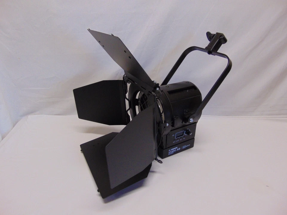 QuartzColor LitePanels Studio X2 DayLight 60 Watt Fresnel - Image 3 of 4