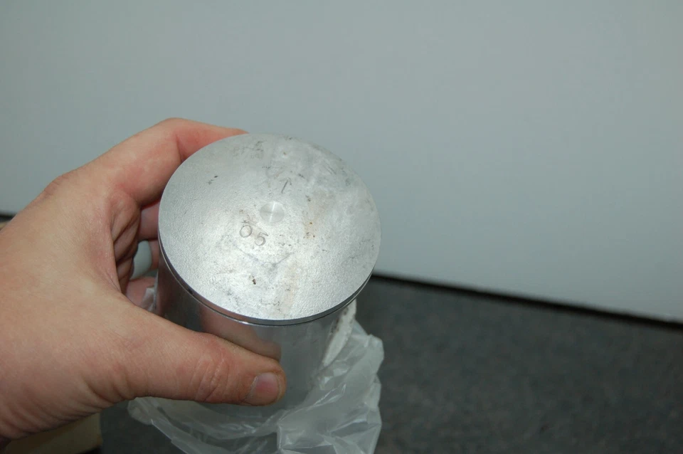 Nuevo de Lote Antiguo Original Suzuki 12110-41211 ESTÁNDAR Pistón RM250 1977 1978 STD FÁBRICA OEM Foto 4 de 4