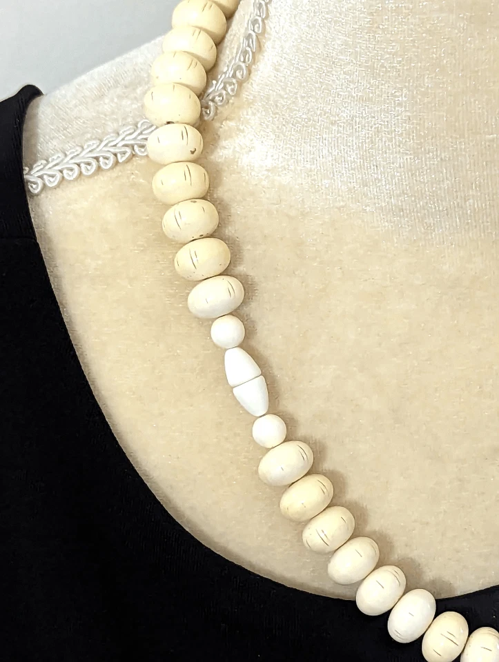 Collar de cuentas vintage Avon "verano indio" 20" tonos crema azul marrón oro Foto 3 de 4