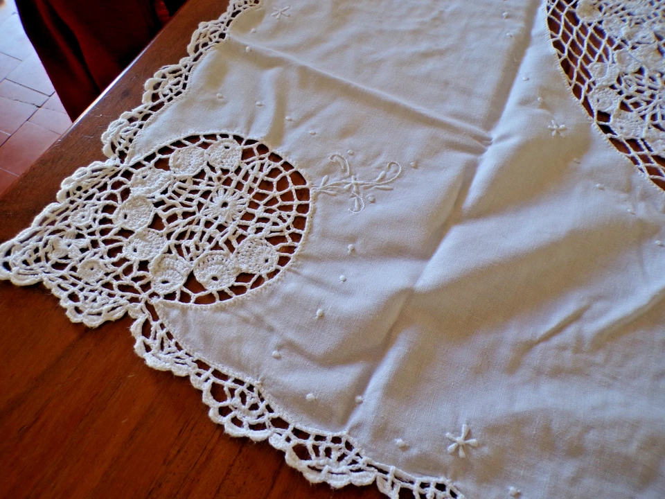 Linge ancien Nappe à Thé Centre de table en coton  blanc avec broderies - Photo 3/4