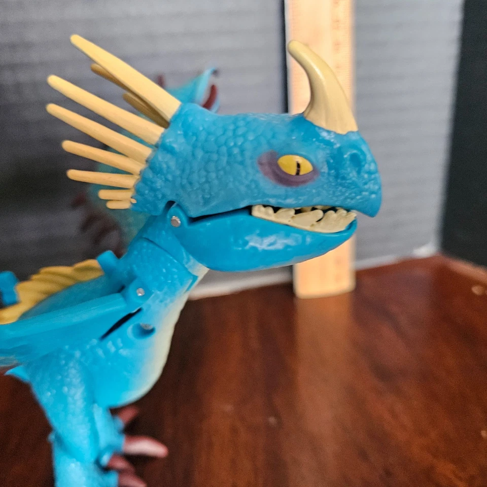 Figura Nadder mortal How to Train Your Dragon Defenders of Berk Blue Stormfly Foto 2 de 4