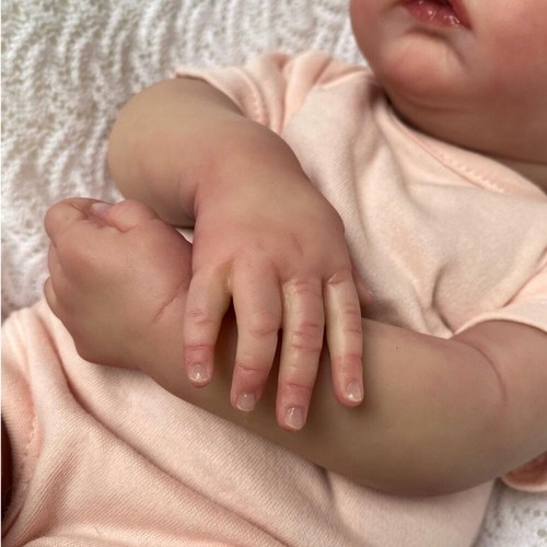 Reborn Dolls Lifelike Baby Girl Soft Body Realistic Newborn Dolls Kids XMAS GIFT - Picture 3 of 4