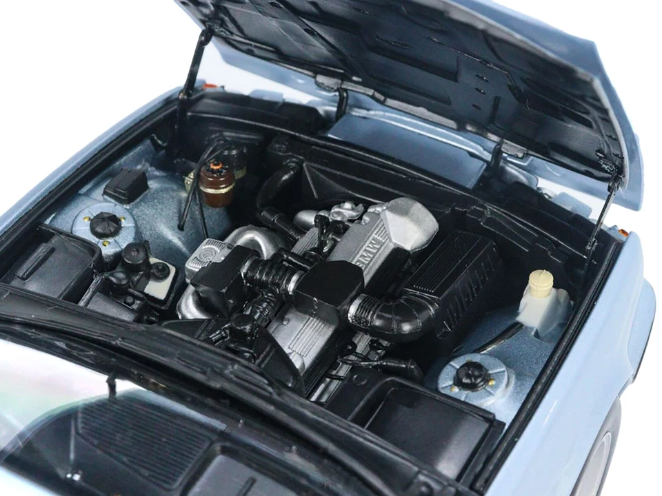 1988 BMW 535i (E34) Light Blue Metallic 1/18 Diecast Model Car by Minichamps - Image 4 of 4