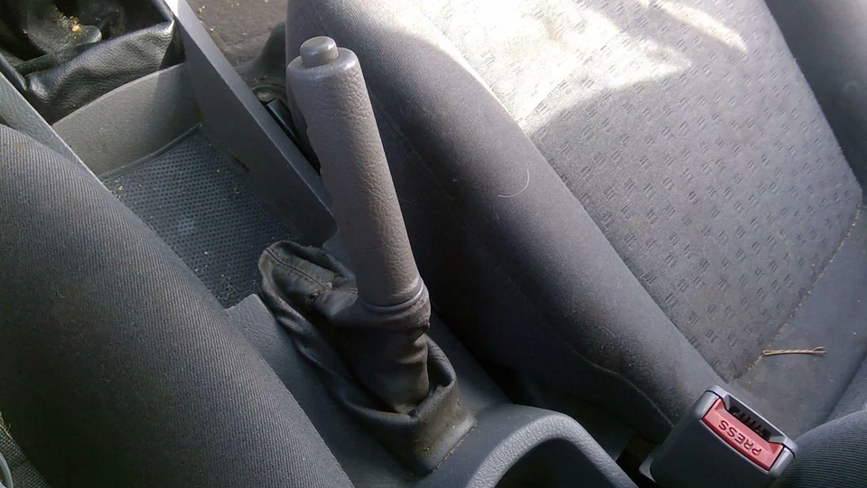 Conjunto de manija de freno de estacionamiento Kia Rio 2003 OEM freno eléctrico de emergencia Foto 3 de 4