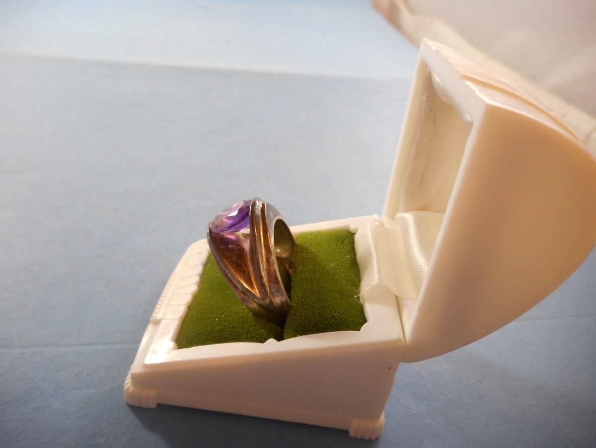 VINTAGE STERLING SILVER AND LAVENDAR RING View 2