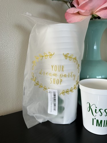 NWT Kiss Me I’m Irish St. Patrick’s Day Party Cups 12 count White Green 12oz - Picture 3 of 7