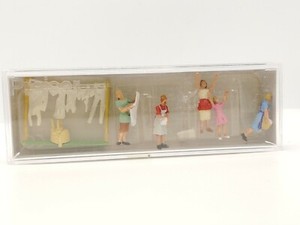 NEW Preiser HO Scale Figure Models (10050 - Women hanging laundry) 4041032100500 | eBay