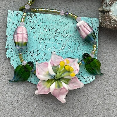 Exquisite Handmade SRA Glass Lampwork Amaryllis Necklace by Artisan Helen Simon