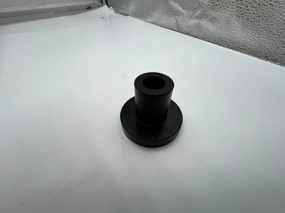 (Box of 250) Daystar 21181 M20699-BK-01 Leaf Spring Bushing Black M20699 - Imagem 4 de 4