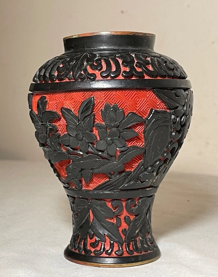 Antiguo jarrón floral cinabrio laca roja negra tallada china hecha a mano Foto 3 de 4