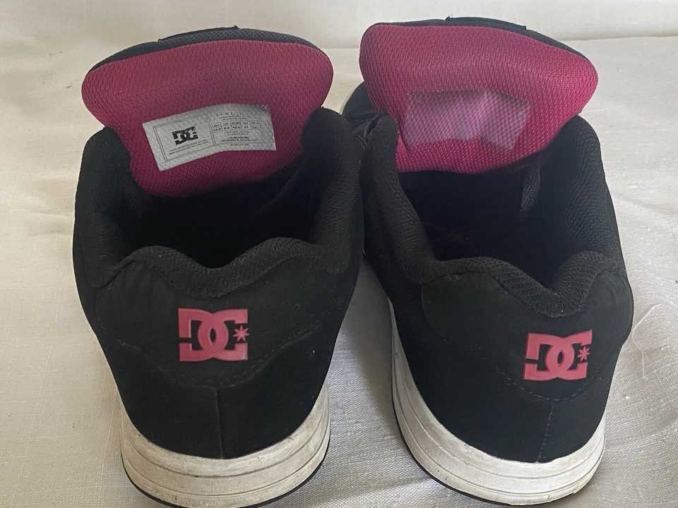 VINTAGE DC COURT GRAFFIK LOW SKATE LACE-UP SIZE 10 WOMENS SHOES BLACK & PINK - Image 3 of 4
