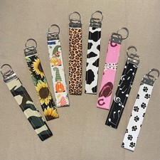 Handmade Fabric Wristlet Keychain: Stylish Prints, Convenient Key Fob