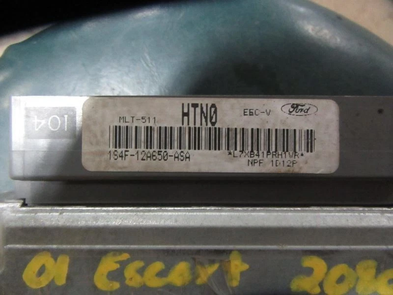 Módulo de control electrónico ECM del motor debajo del tablero central se adapta a 01 ESCORT 55574 Foto 2 de 4
