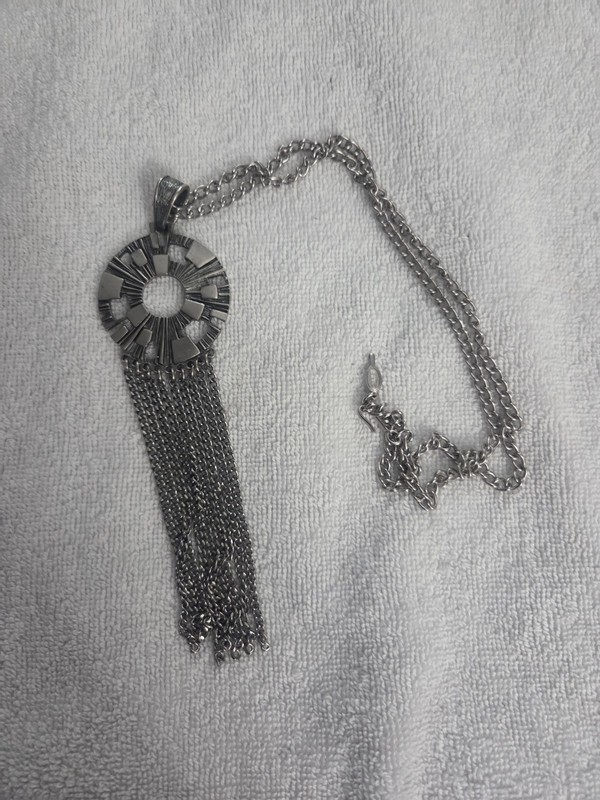 Vintage 1972 Sarah Coventry Spanish Moss Necklace Silvertone Pendant Tassels