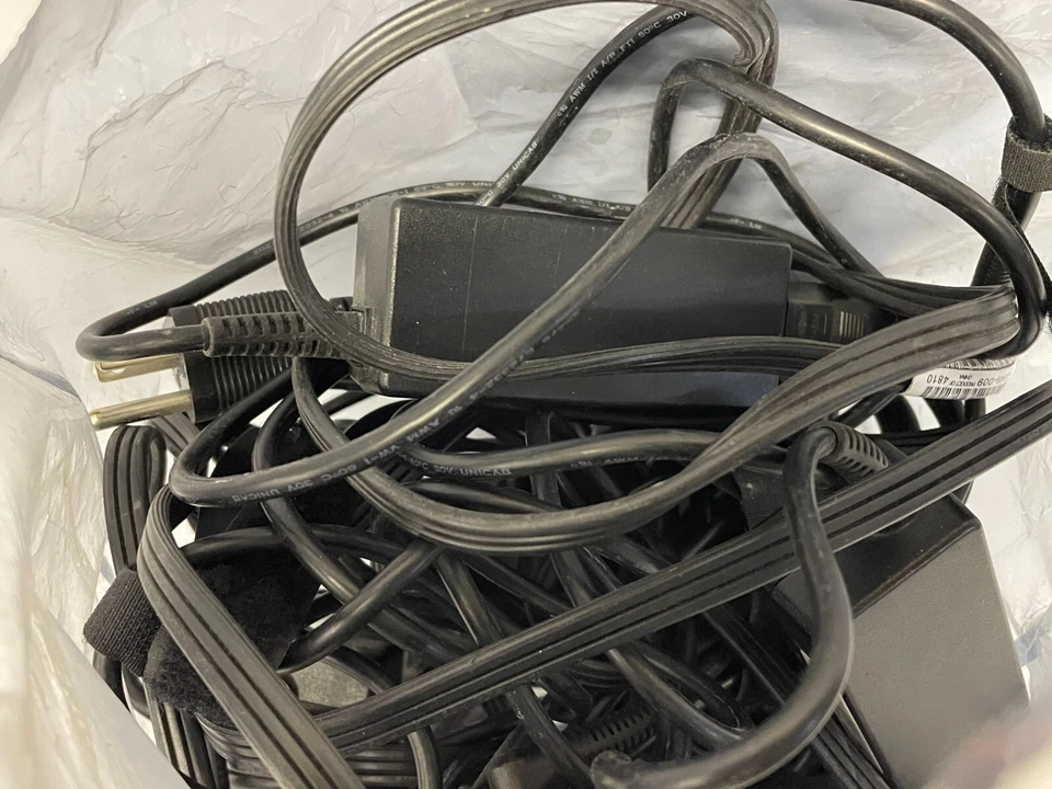 Lote de 10 adaptadores de CA punta HP 624502-001 40W 19.5 2.05A 4mm con cables de alimentación Foto 2 de 4