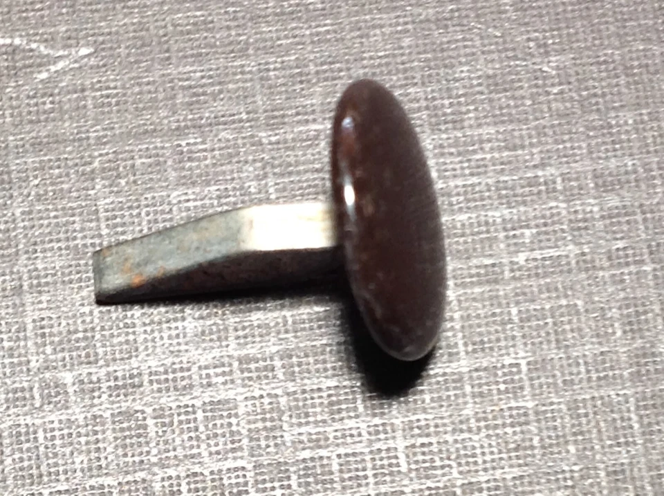 10 piezas NORS cabeza redonda marrón tapa empujar en cartón moldura panel clips Dodge Foto 4 de 4