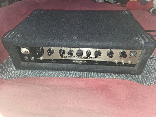 Behringer Ultrabass BX3000T 300watts w/Dynamizer Technology