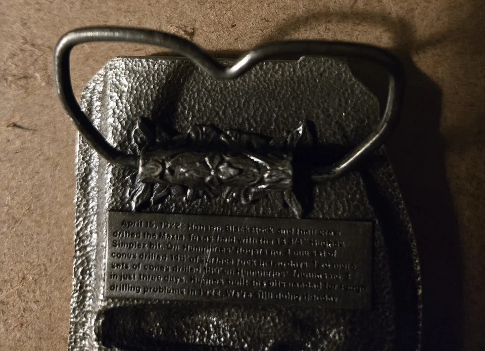 Hebilla de cinturón de peltre de colección Hughes Tool Division petróleo gas pozo de perforación petróleo Foto 2 de 4