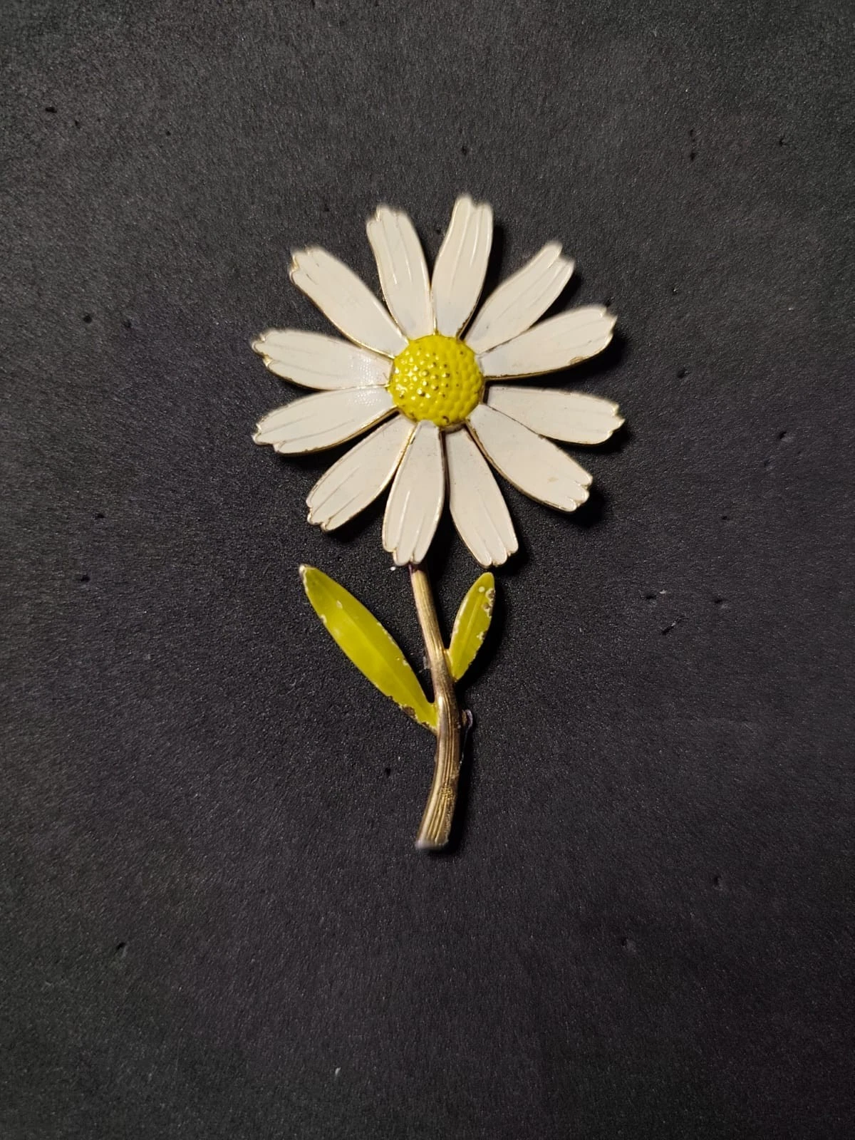 Vintage White Yellow Daisy Flower Brooch Pin Enamel Gold Tone Floral Retro Jewel