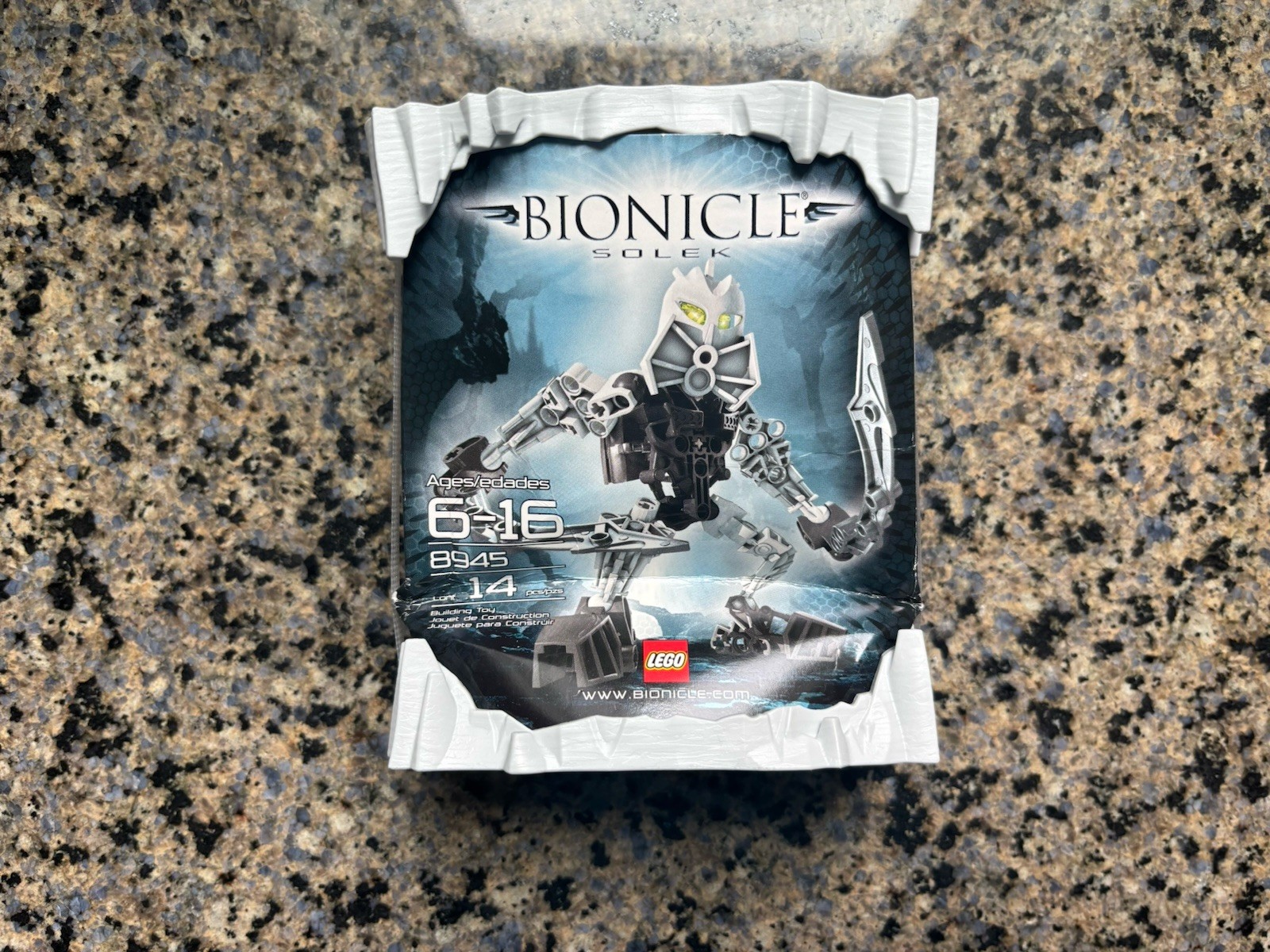 LEGO BIONICLE: Solek (8945) New Factory Sealed NIB (Box Is Bent)