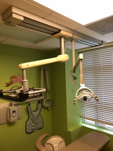 Dci 1232 Overhead Dental Light Track Mounted With Sliding Tv