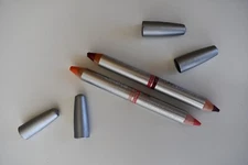 Lot of 2 La Bella Donna Duo Love Lip Crayon - Passion & Luscious 