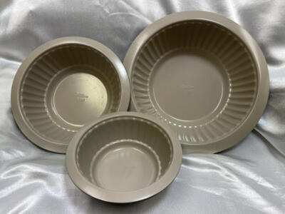 Lot of 3 WILTON PERFECT RESULTS Serve Ware Round Bakers 2.5, 1.5, 24 oz EUC