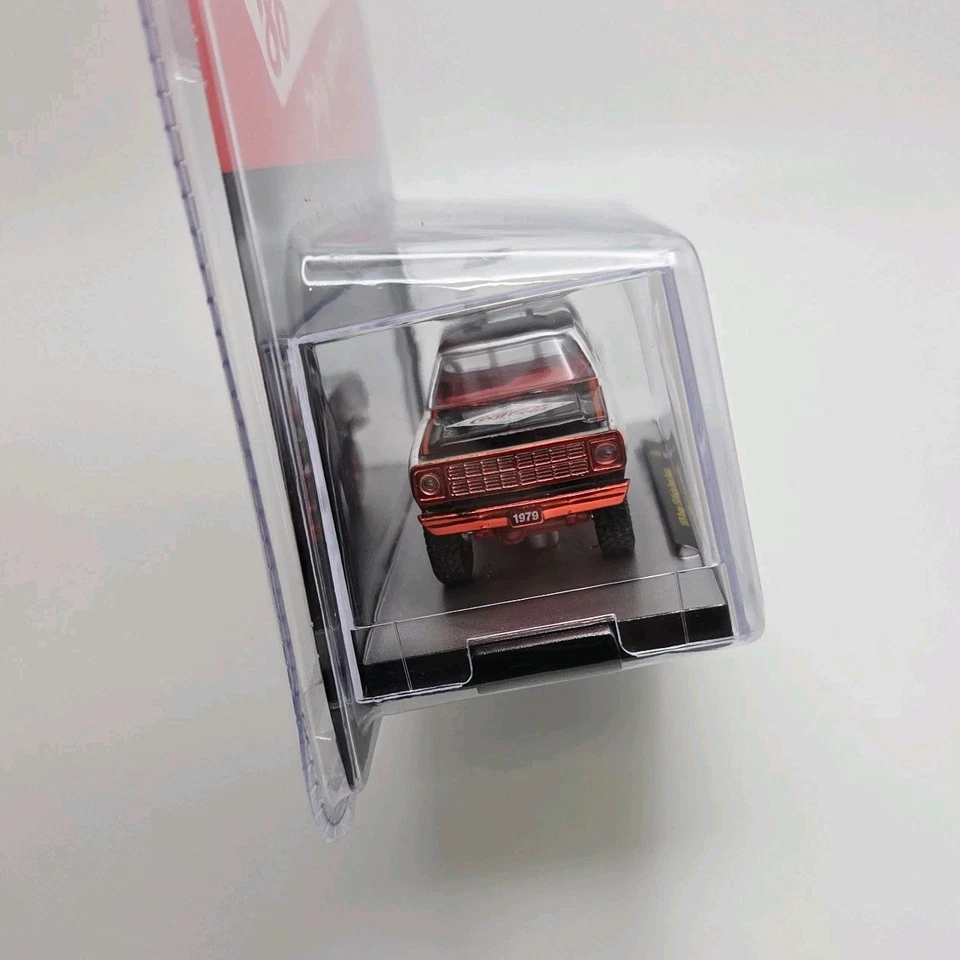 M2 Machines 1979 DODGE 150 MACHO POWER WAGON Chase 1/750 - Image 2 of 4