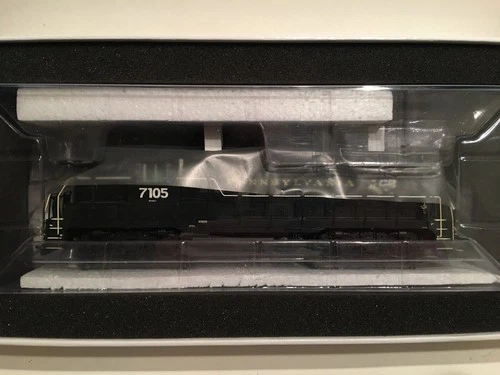 HO Athearn Genesis G88187 Conrail ex PRR GP9 Diesel Locomotive CR #7105