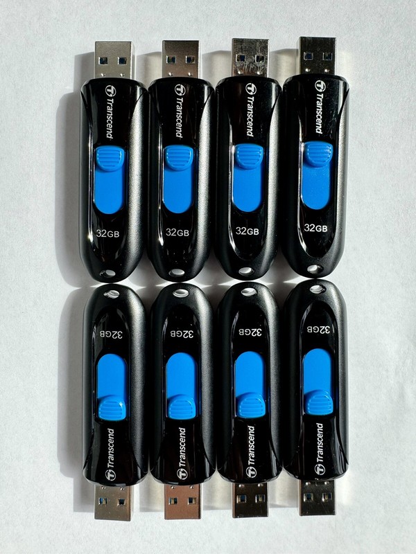 Pack of 8 Transcend 32 GB JetFlash 3.1 USB Memory Flash Thumb Storage Drives.