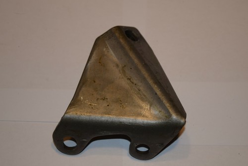 1970-1980's NEW OLD STOCK OEM MAZDA BRACKET 1540-40-080B - Picture 2 of 3