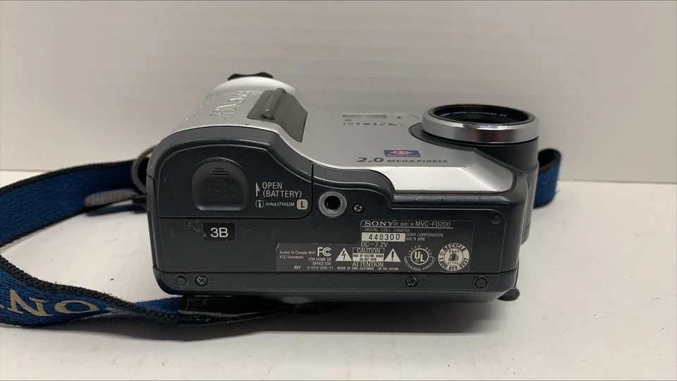 Sony Mavica MVC-FD200 Digital Still Camera 2.0MP  Needs Battery - Image 4 of 4