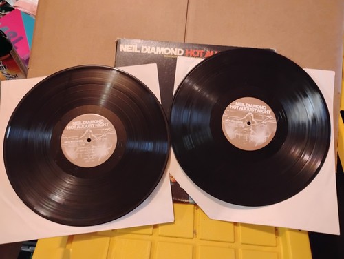 Neil Diamond - Hot August Night - 1972 Vinyl Double LP - MCA 2-8000 - Picture 4 of 5