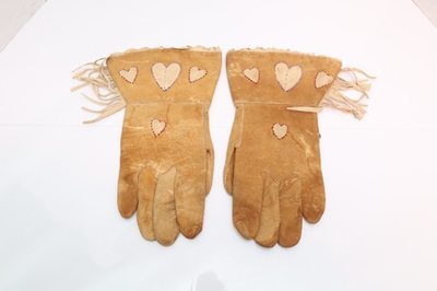 #ad Native American Antique Beaded Gloves Gauntlets Plains Indian Hearts 12quot; $275.00