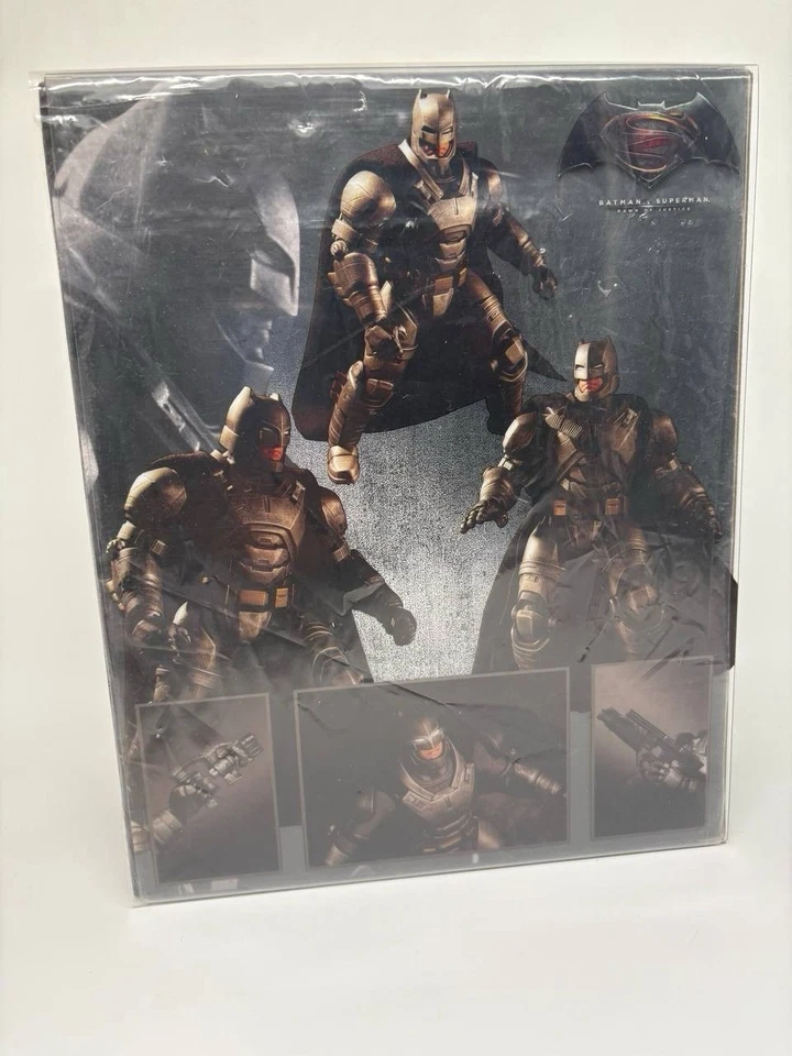 Mezco One 12 Collective Batman V Superman, Batman blindado Foto 2 de 4